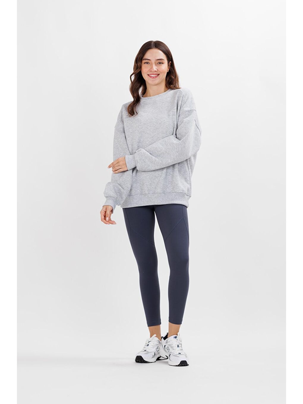 Kadın Gri Melanj Düşük Kol Parçalı Oversize Bisiklet Yaka Basic Sweat-1