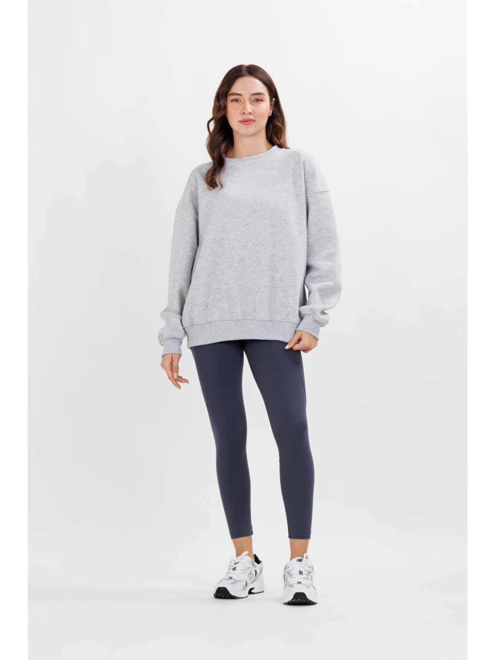 Kadın Gri Melanj Düşük Kol Parçalı Oversize Bisiklet Yaka Basic Sweat-4