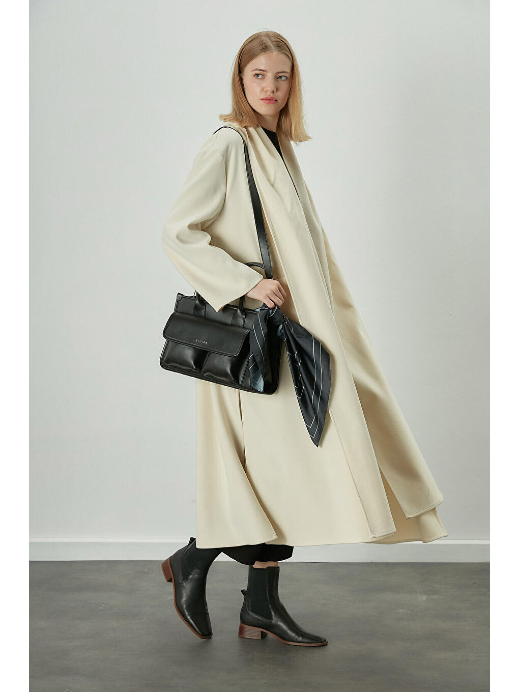 Geniş Cepli Deri Omuz Çantası Siyah-1