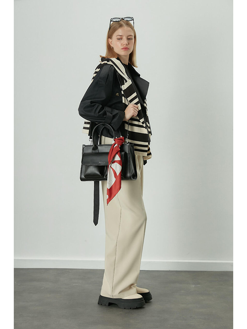 Geniş Cepli Deri Omuz Çantası Siyah-2