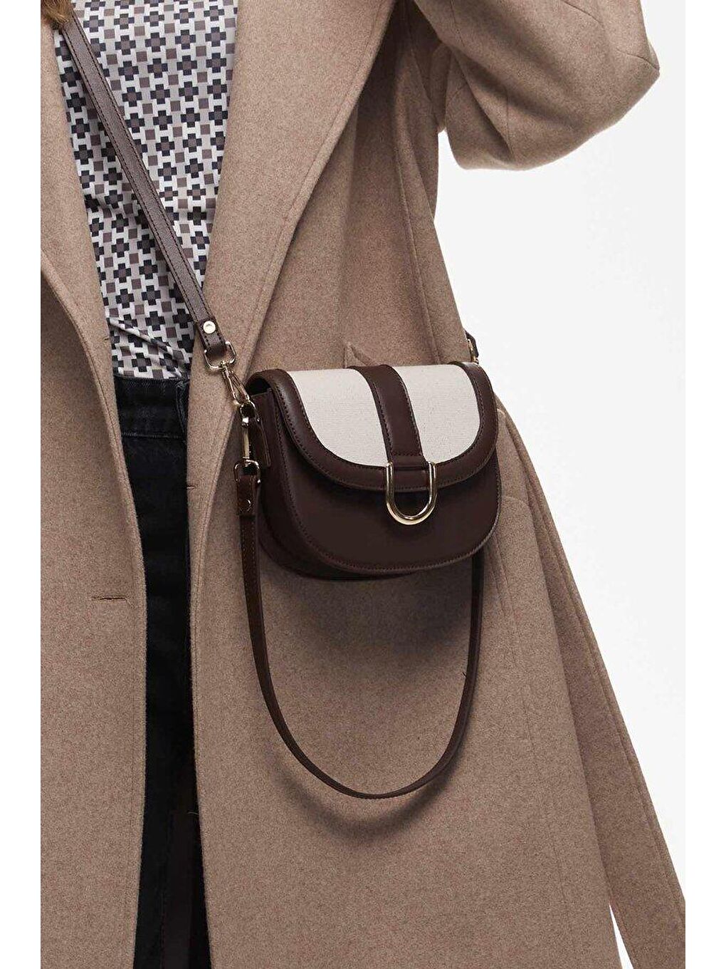 Kanvas Detaylı Tokalı Çanta Kahverengi-2