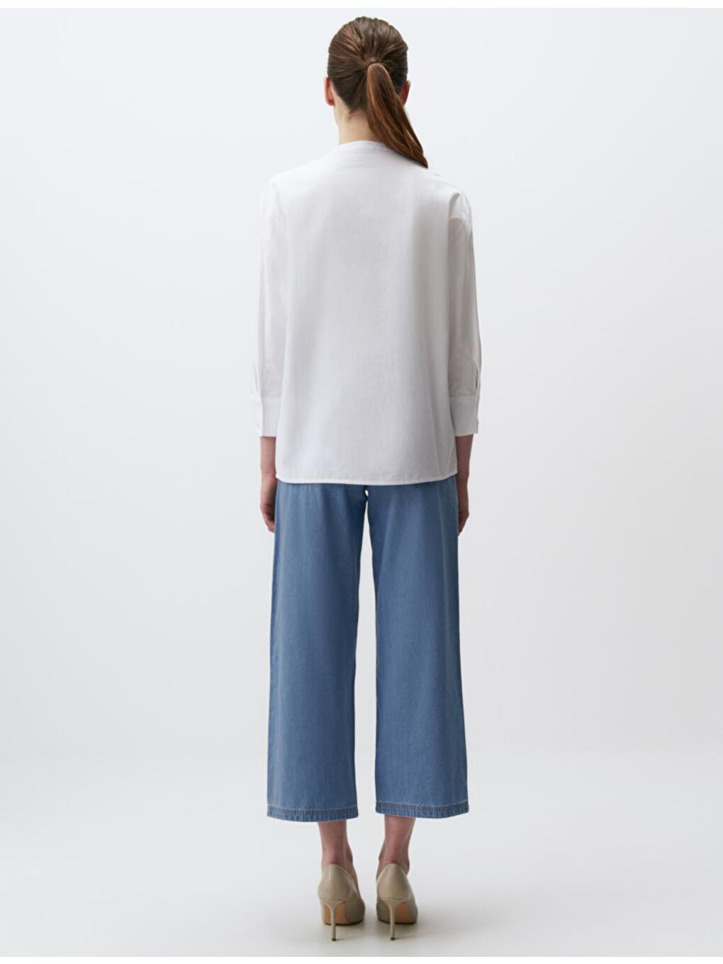 Beyaz Hakim Yaka İşlemeli Pamuklu Gömlek-5