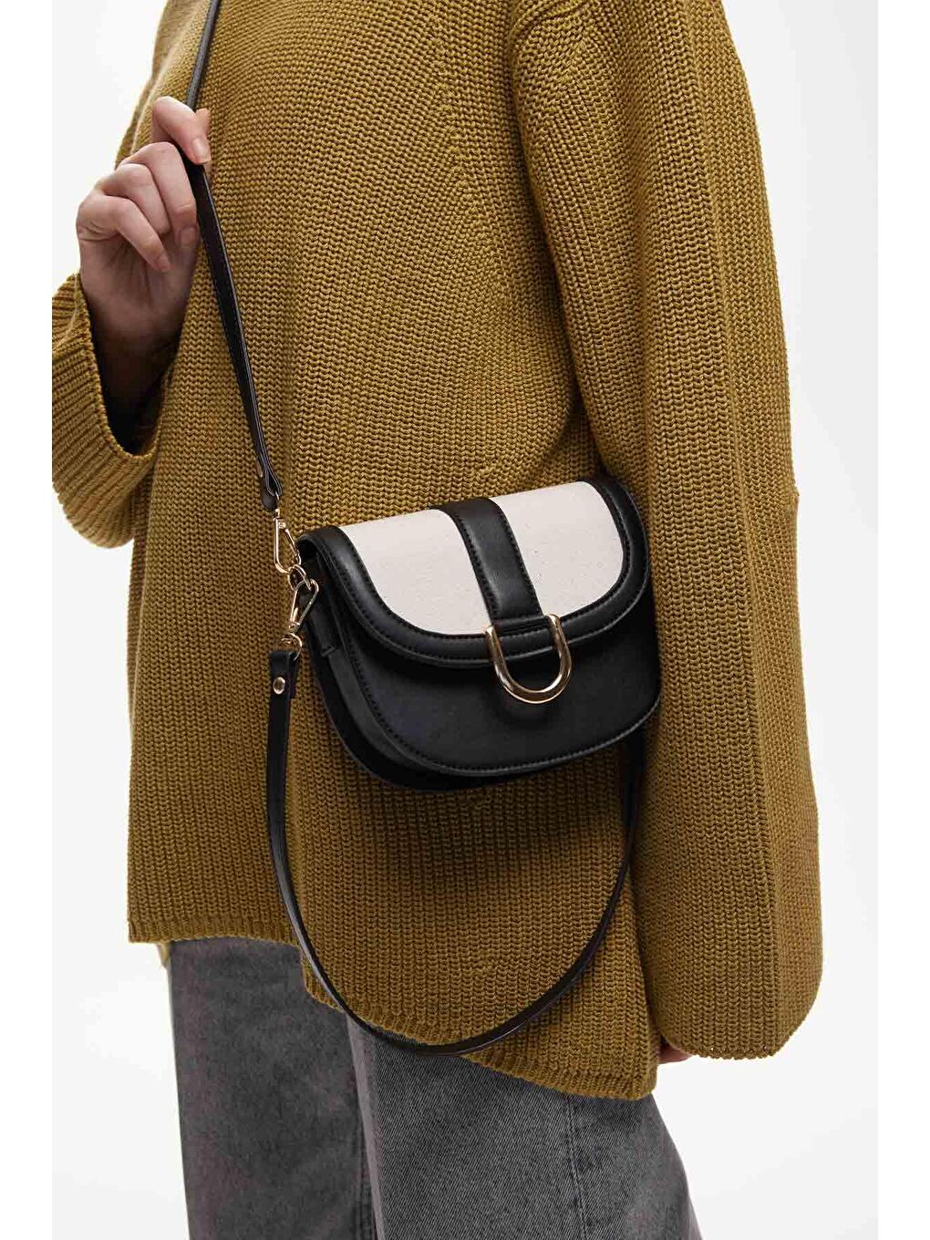 Kanvas Detaylı Tokalı Çanta Siyah-1