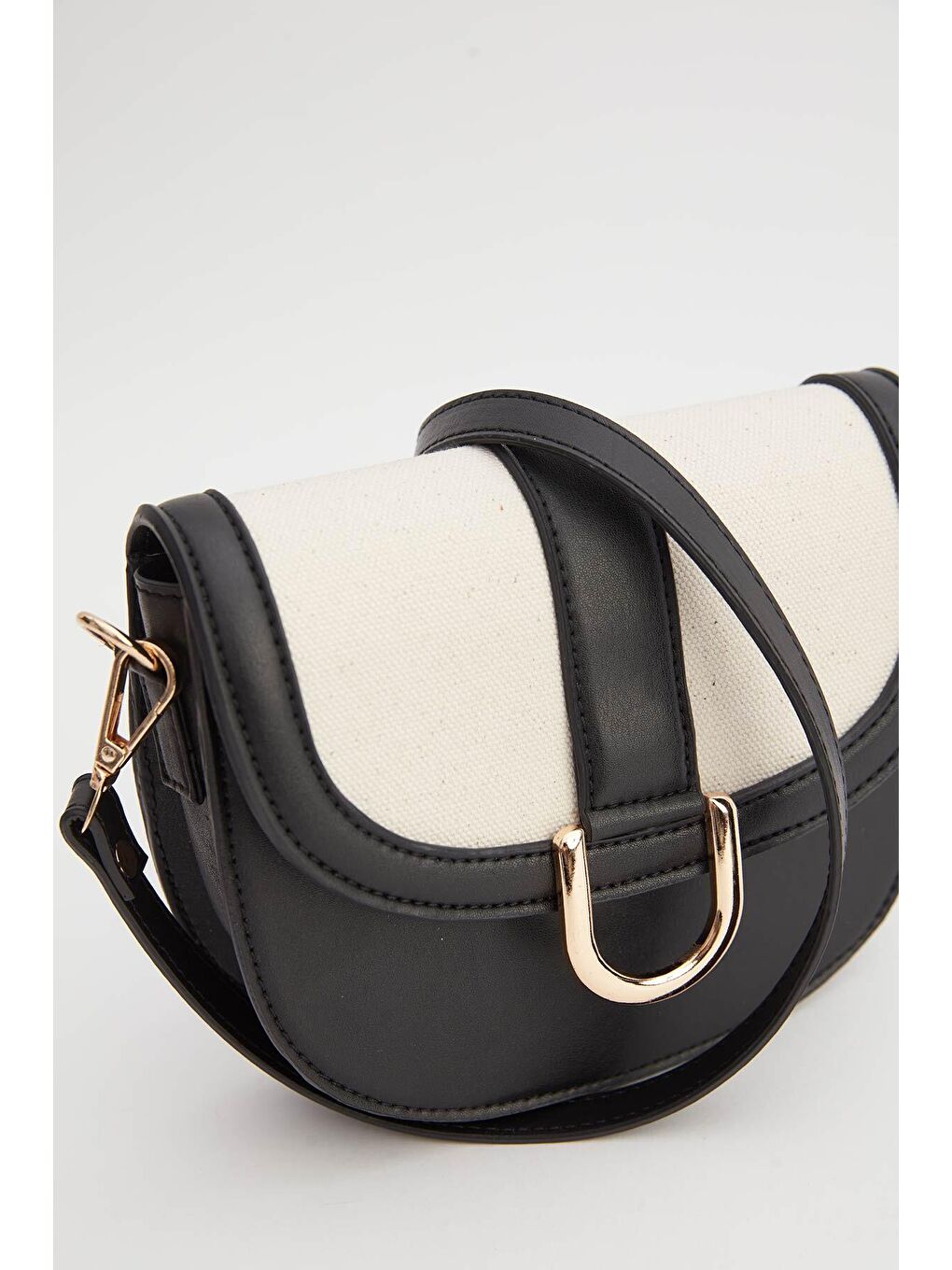 Kanvas Detaylı Tokalı Çanta Siyah-4