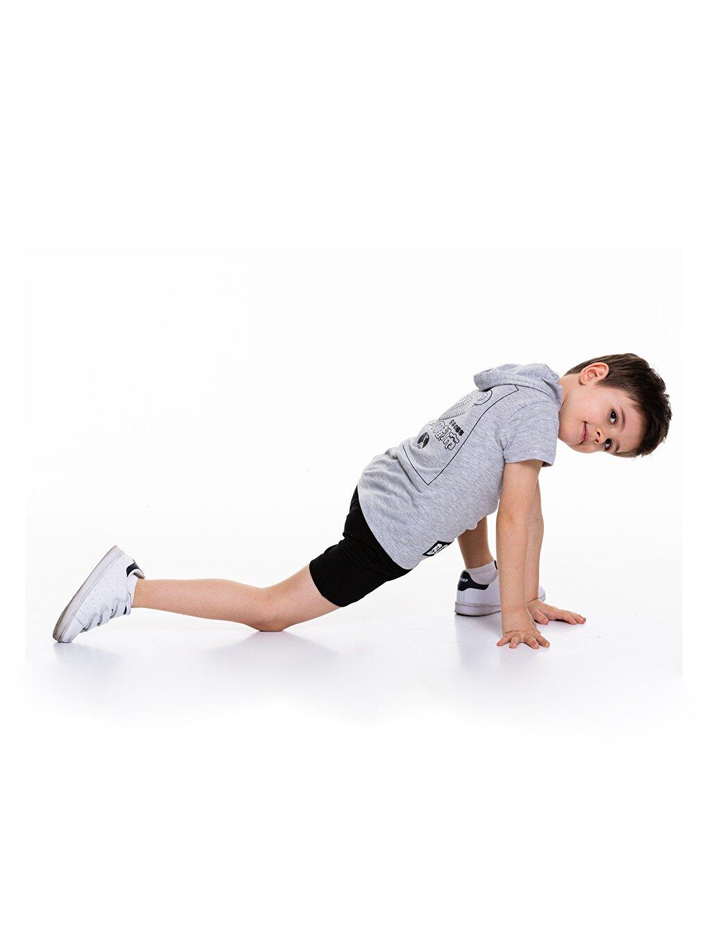 Gri Tokyo Baskılı Armalı Şortlu Takım-2