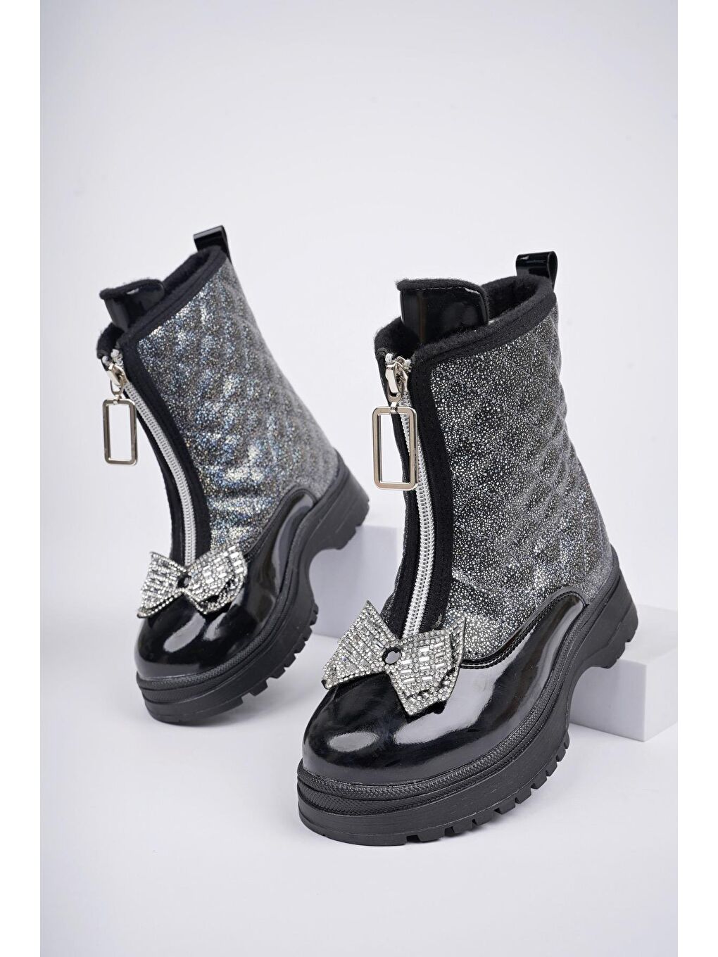 Siyah PONNY Tırtıklı Kaymaz Taban Önü Fermuarlı ve Fiyonklu Çocuk Kışlık Bot