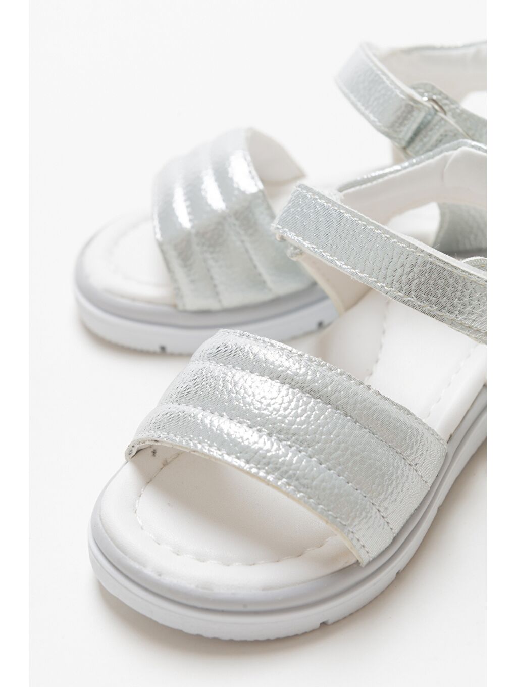 Gri Kız Çocuk Gümüş Ortopedik Destekli Çocuk Sandalet