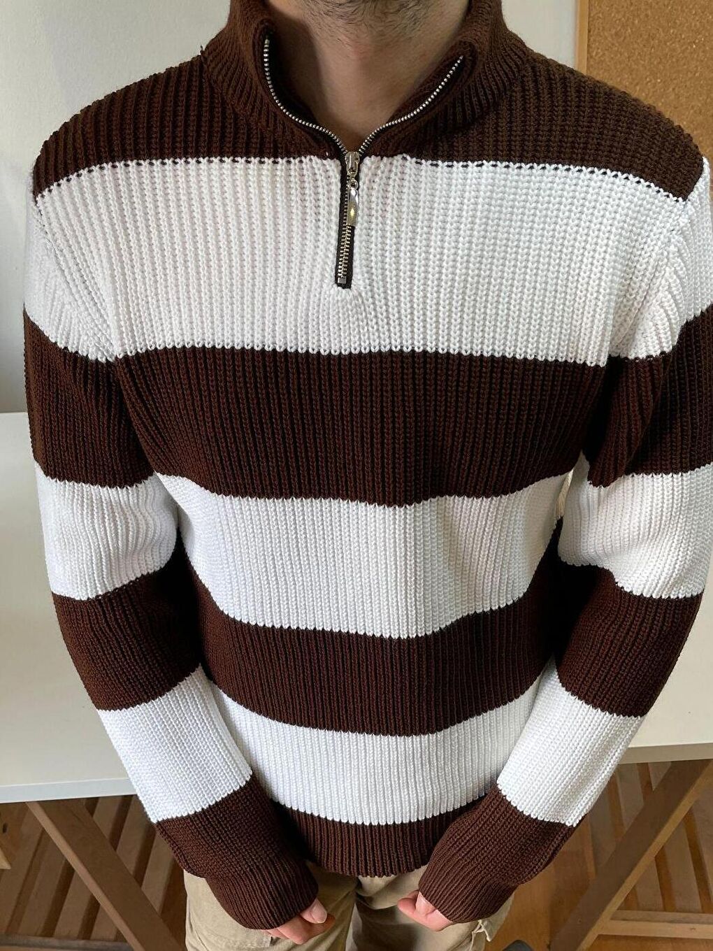 Kahverengi Erkek Fermuarlı Çizgili Desenli Triko Kazak-1