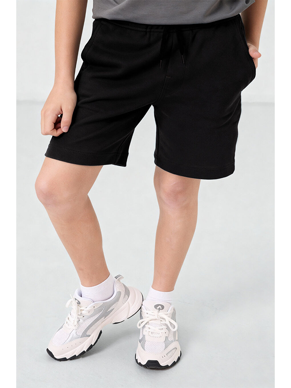Siyah Standart Fit Basic Erkek Çocuk Şort - 11284-2