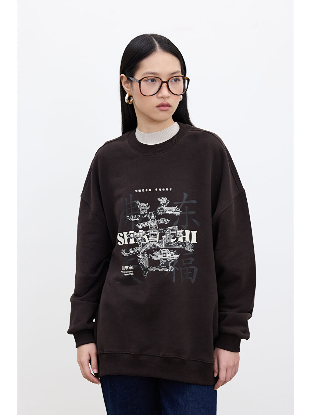 Renksiz Baskı Detaylı Oversize Sweatshırt Acı Kahve-4