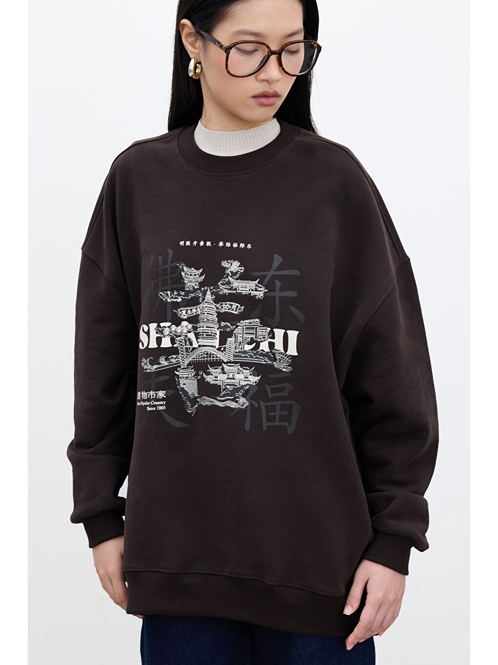 Renksiz Baskı Detaylı Oversize Sweatshırt Acı Kahve-5