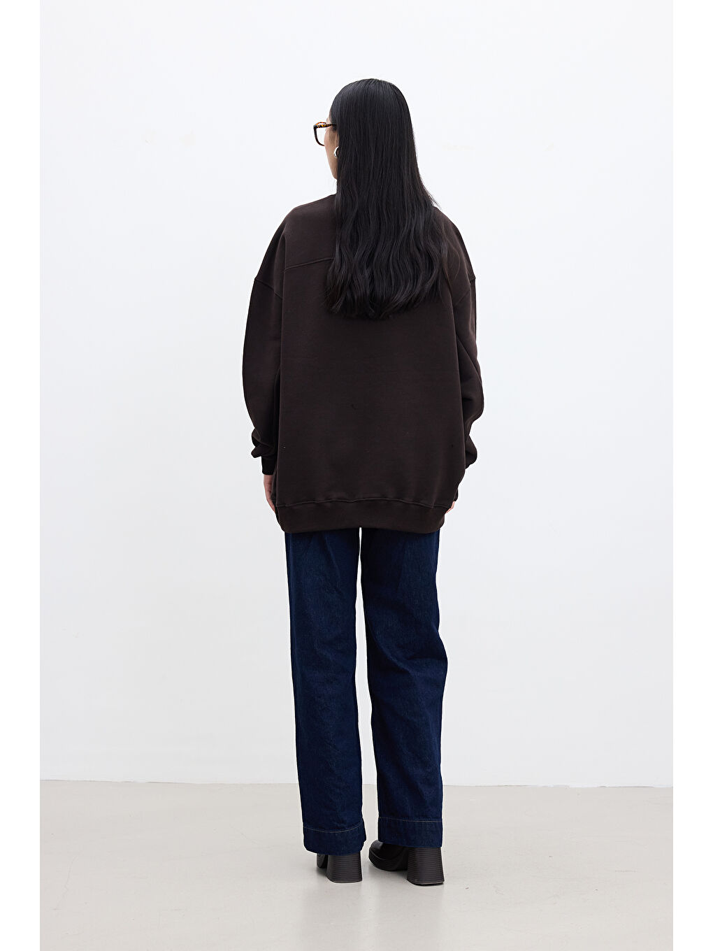 Renksiz Baskı Detaylı Oversize Sweatshırt Acı Kahve-6