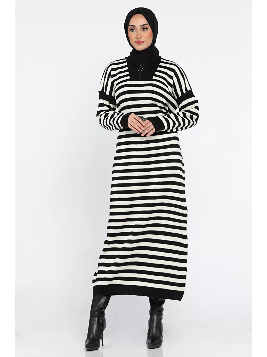 Siyah Kadın Tesettür Çizgili Yarım Fermuarlı Triko Elbise-3