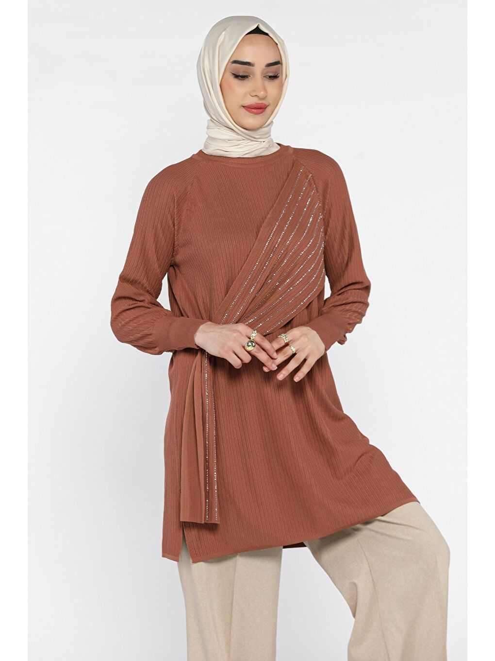 Kahverengi Bisiklet Yaka Taş Detaylı Tesettür Tunik-3