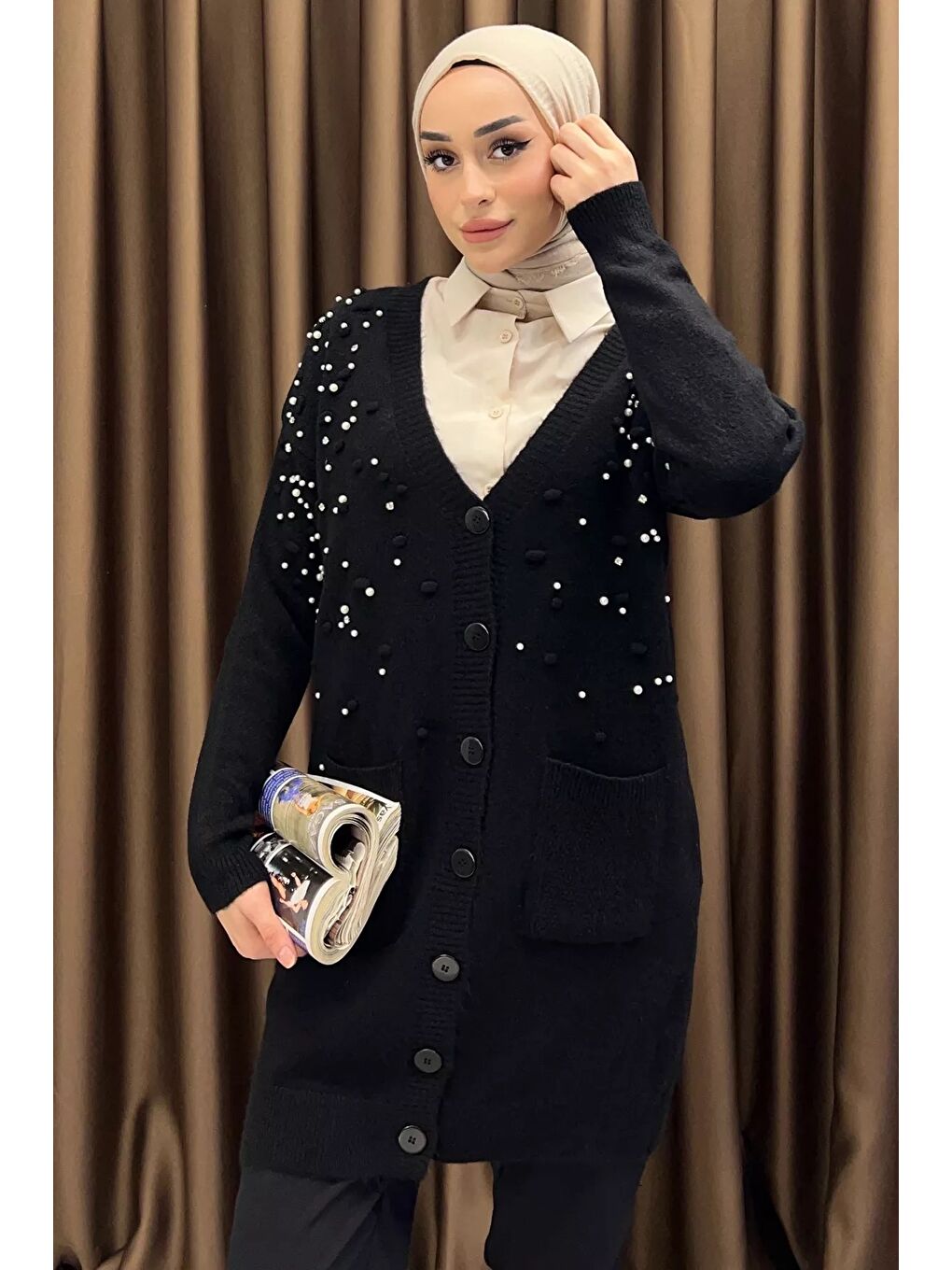 Siyah İnci Detaylı Tesettür Triko Hırka