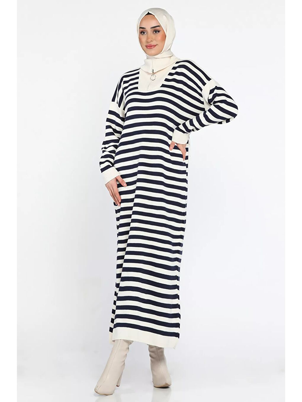 Ekru Kadın Tesettür Çizgili Yarım Fermuarlı Triko Elbise