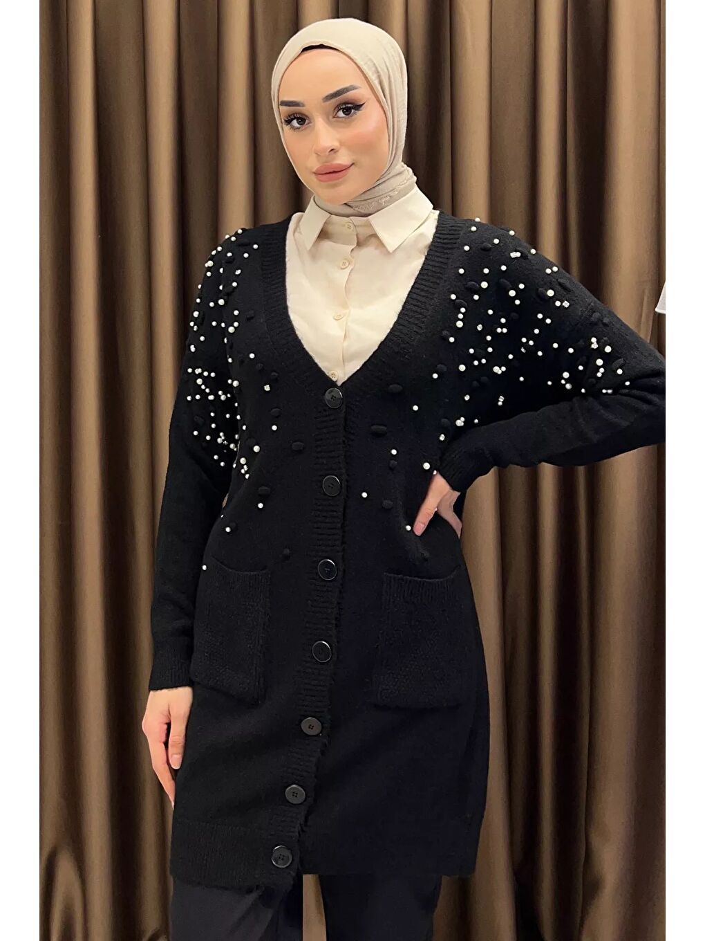 Siyah İnci Detaylı Tesettür Triko Hırka-2