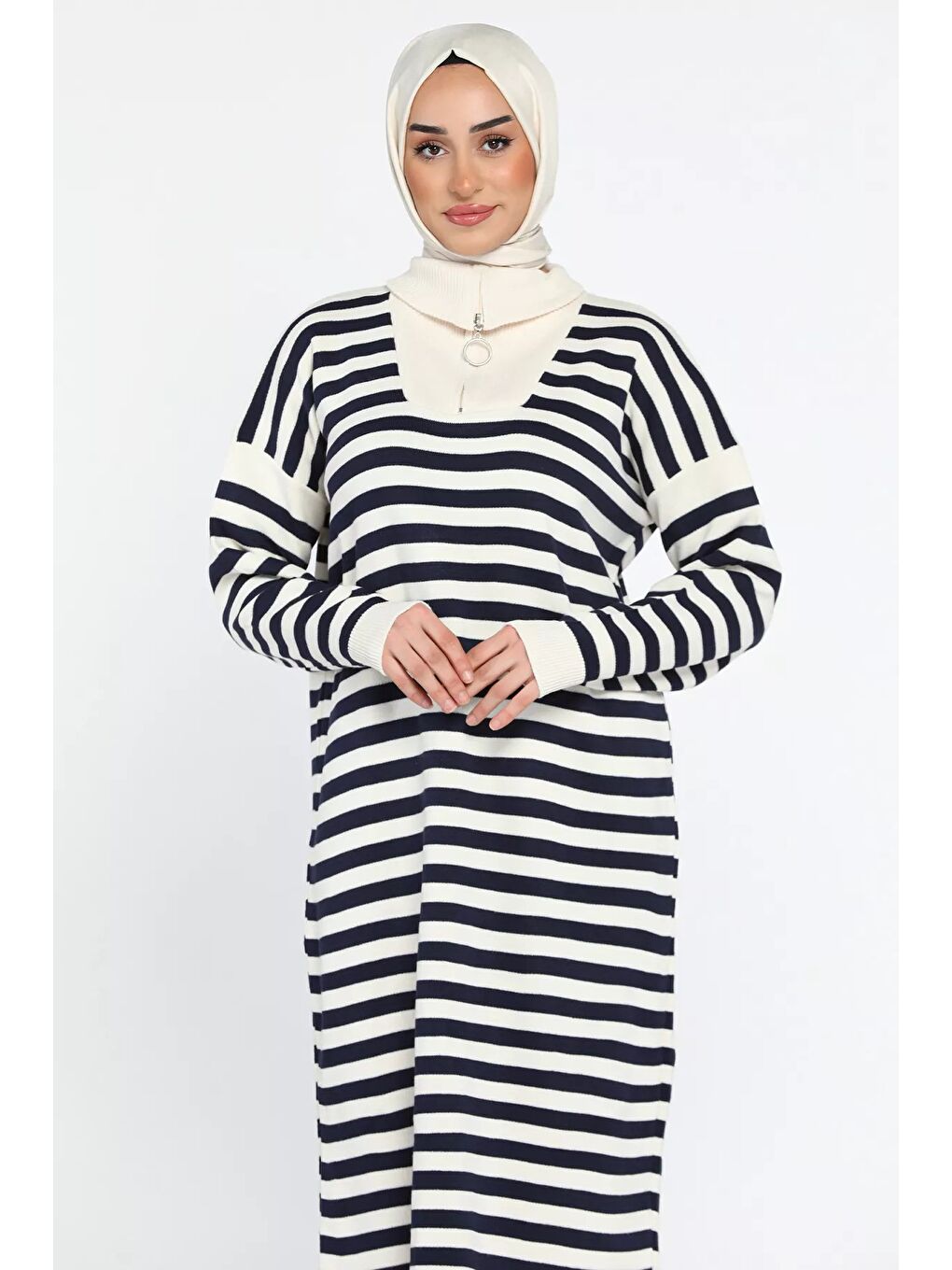 Ekru Kadın Tesettür Çizgili Yarım Fermuarlı Triko Elbise-2