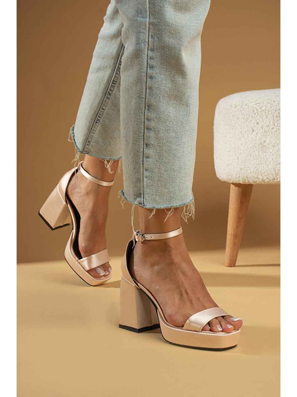 Ekru Kalın Topuklu Platform Taban Kadın Topuklu Ayakkabı 016-1402-23Saten