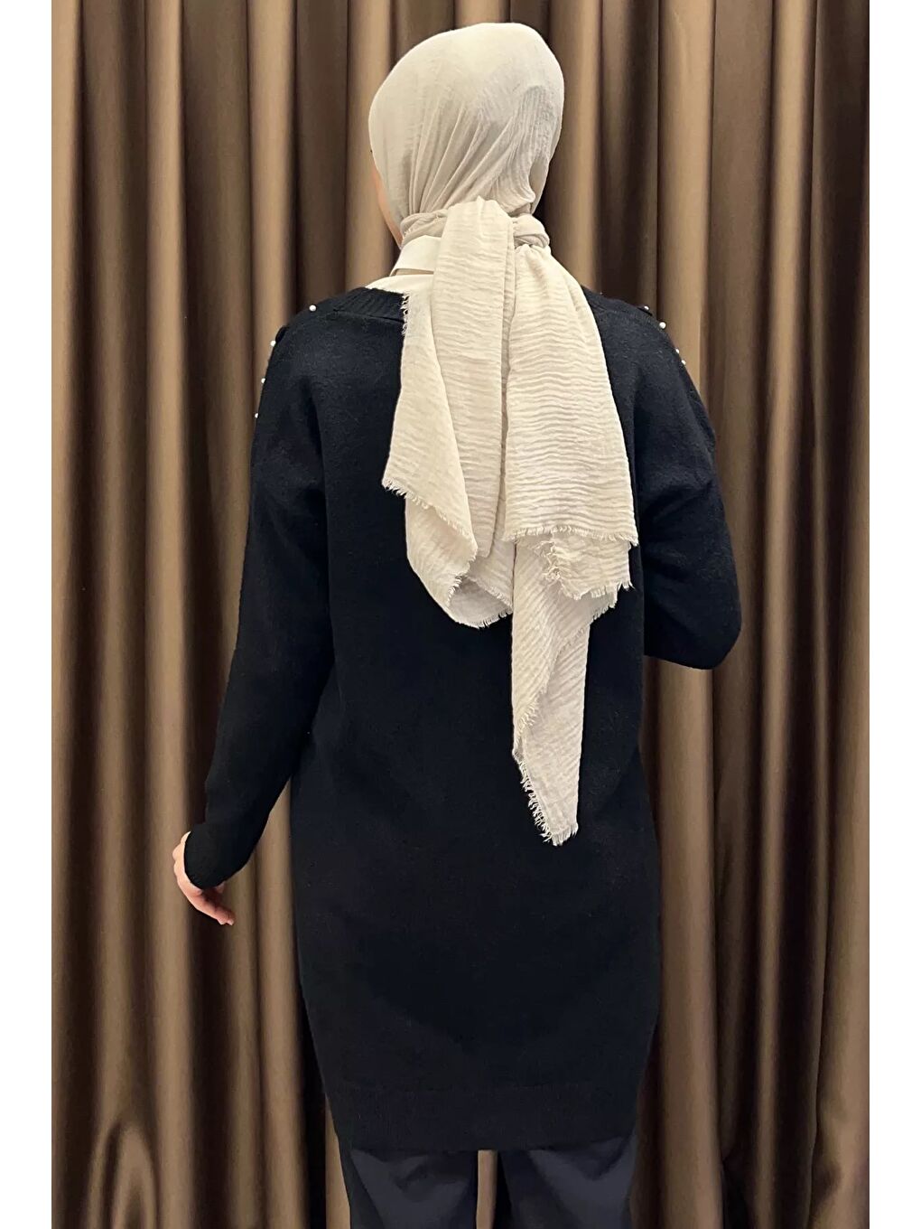 Siyah İnci Detaylı Tesettür Triko Hırka-7