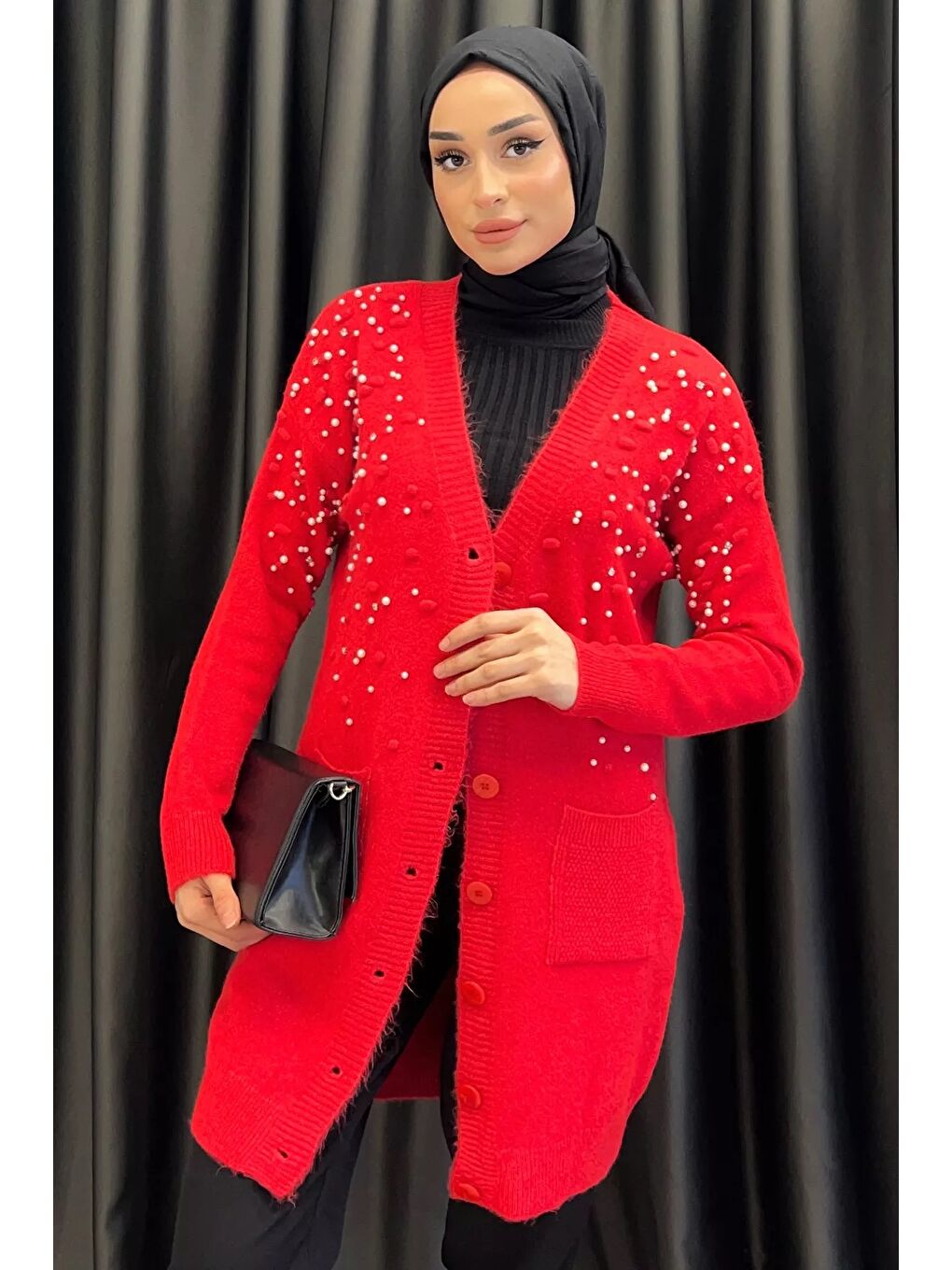 Kırmızı İnci Detaylı Tesettür Triko Hırka-3
