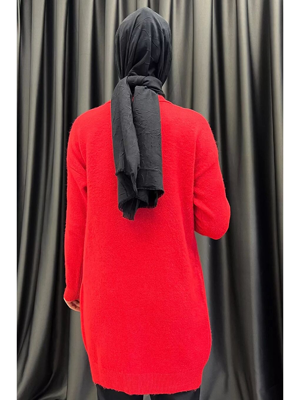 Kırmızı İnci Detaylı Tesettür Triko Hırka-7