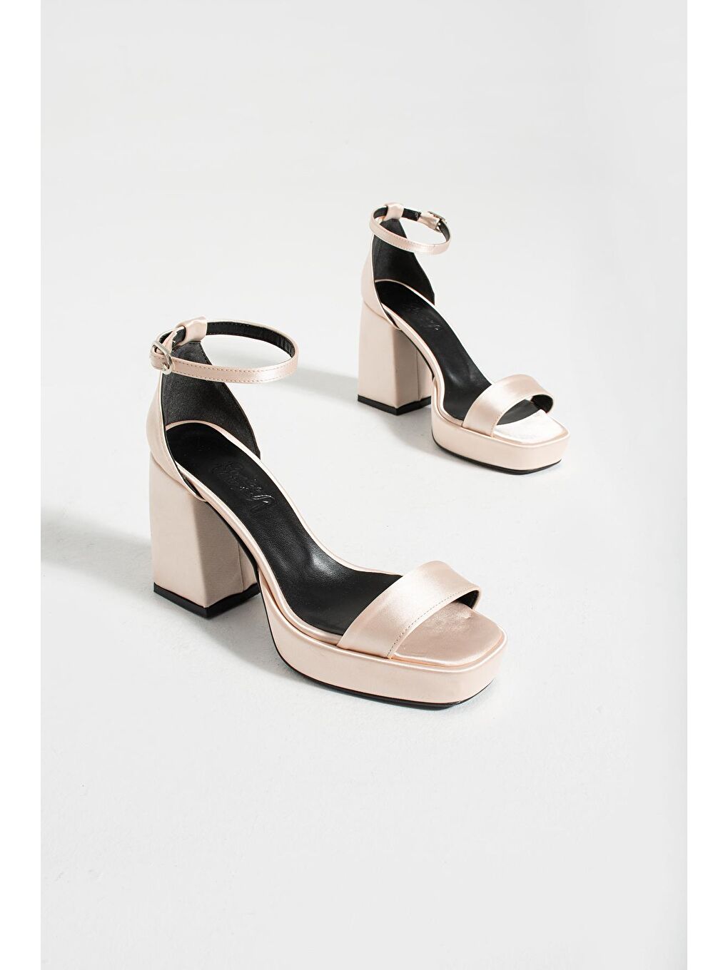 Ekru Kalın Topuklu Platform Taban Kadın Topuklu Ayakkabı 016-1402-23Saten-3