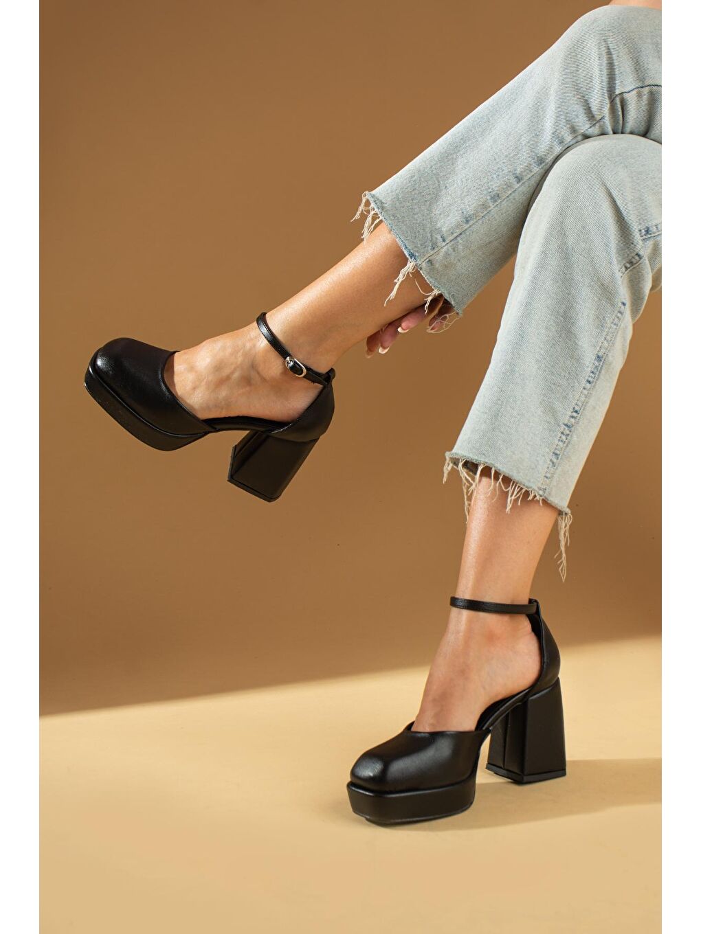 Siyah Önü Kapalı Platform Taban Abiye Kadın Ayakkabı 016-1502-23Cilt-1