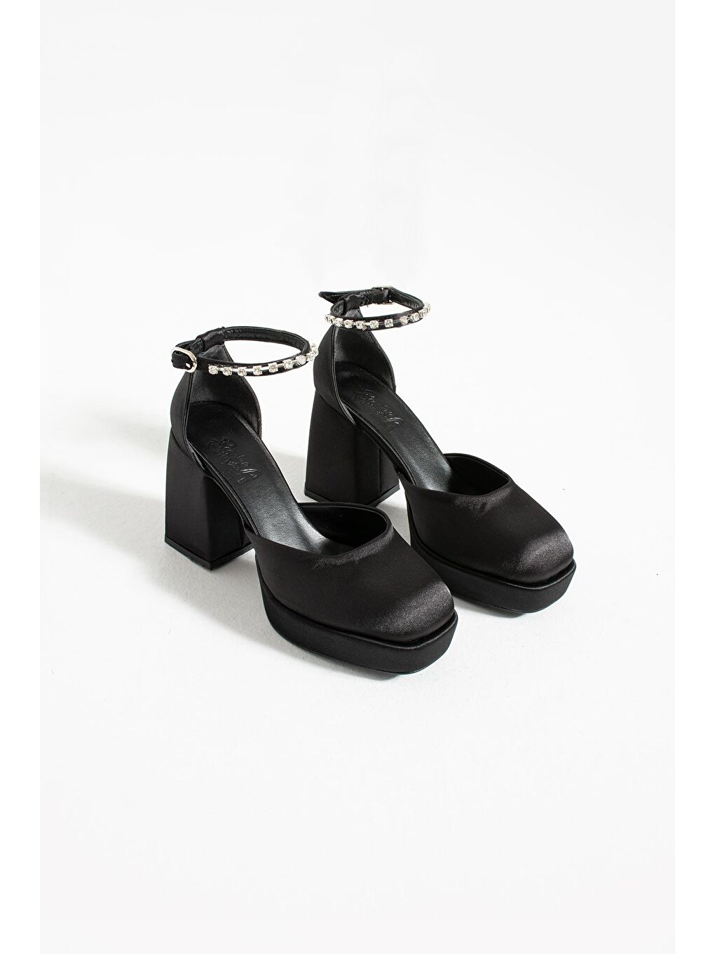 Siyah Önü Kapalı Taş Detaylı Platform Taban Abiye Kadın Ayakkabı 016-1502-23Saten-2
