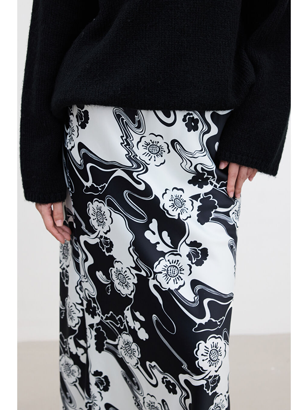 Karışık Desenli Saten Midi Etek Sakura-4