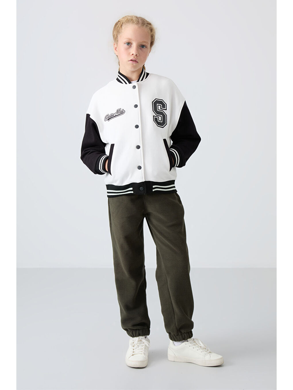 Ekru Pamuklu İçi Tüylü Yumuşak Dokulu Standart Fit Nakışlı Kız Çocuk Kolej Ceket - 75163-2