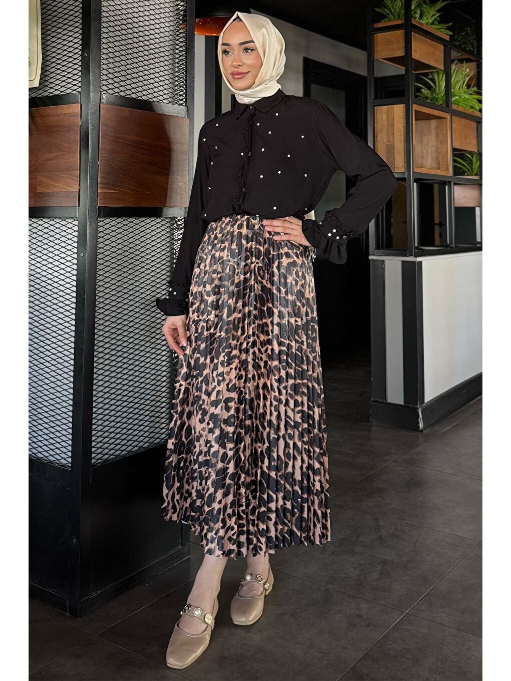 Bej Leopar Desenli Tesettür Pileli Etek-1