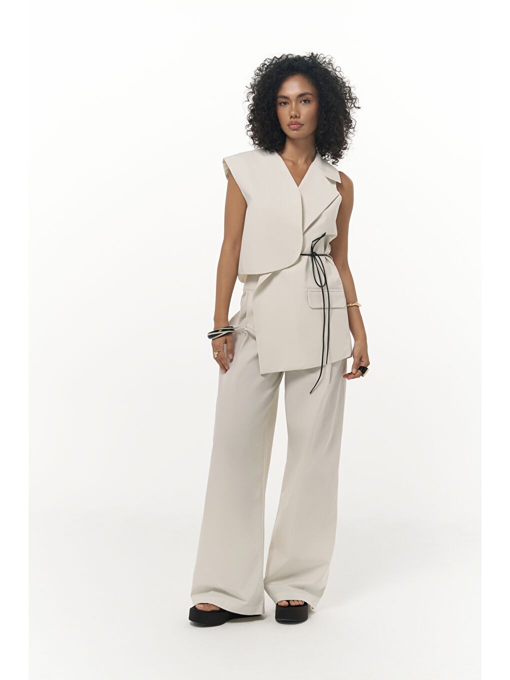 Kampala Asimetrik Bej Yelek Pantolon Takım-2