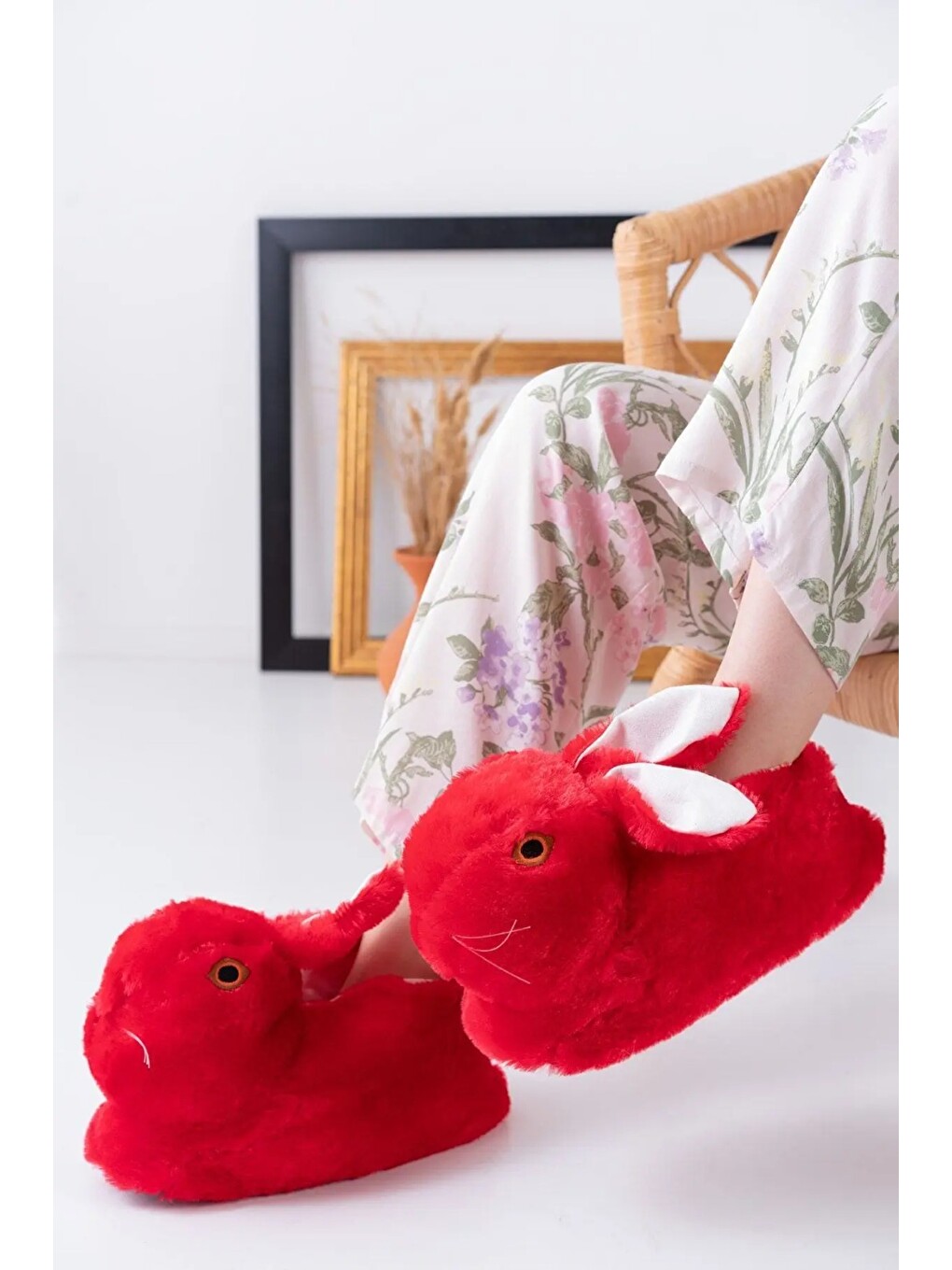 Kırmızı Tavşan Figürlü Gri Pelüş Panduf Ev Pandufu Unisex