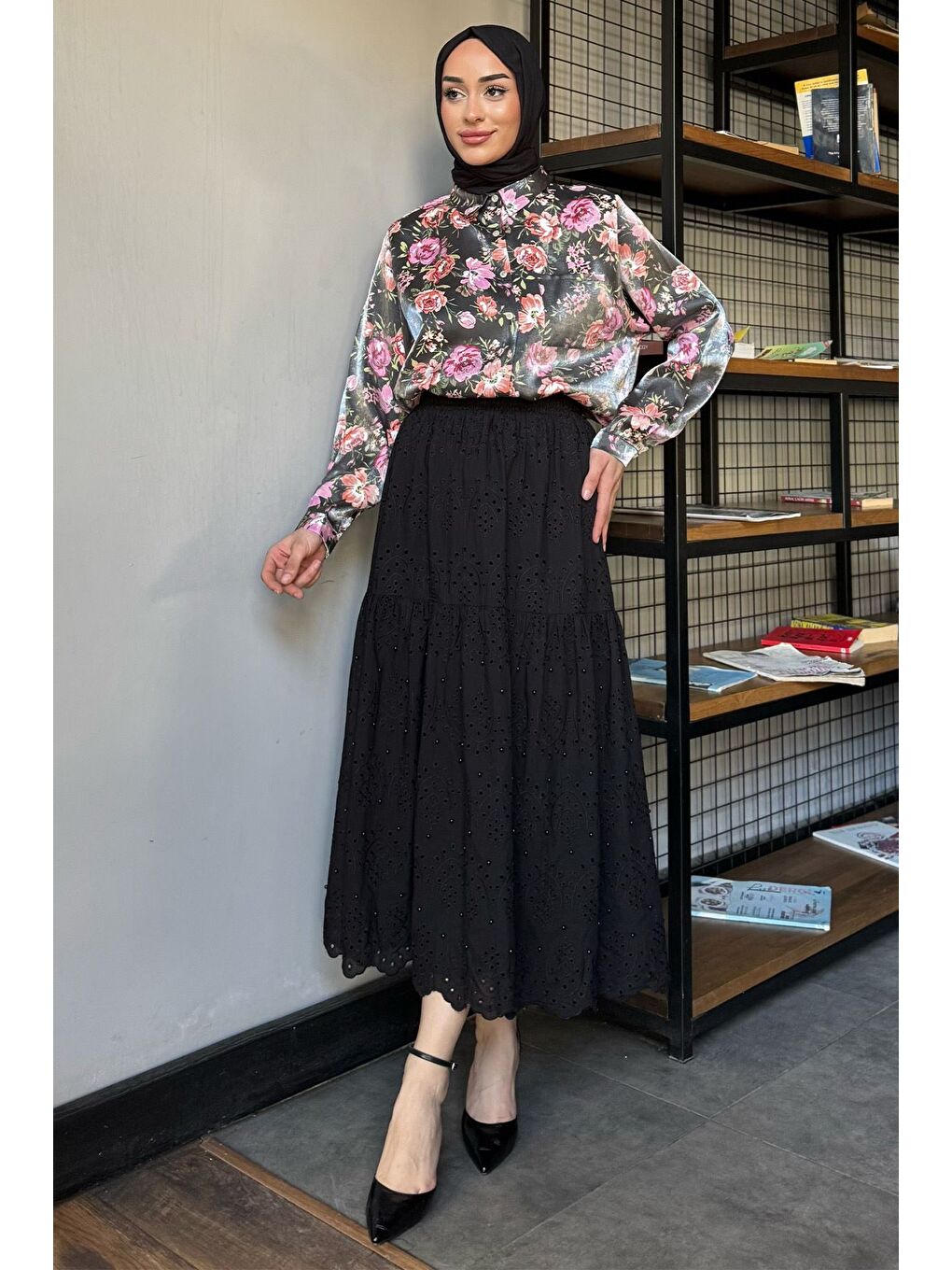 Siyah Kadın Bel Lastikli İnci Detaylı Fistolu Tesettür Etek