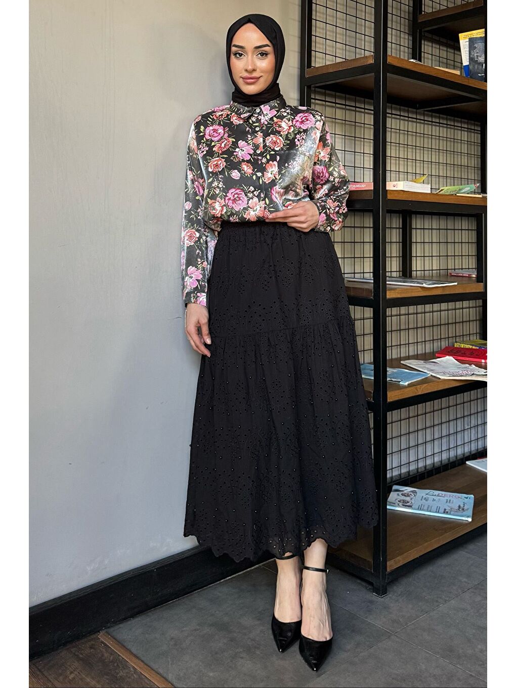 Siyah Kadın Bel Lastikli İnci Detaylı Fistolu Tesettür Etek-1