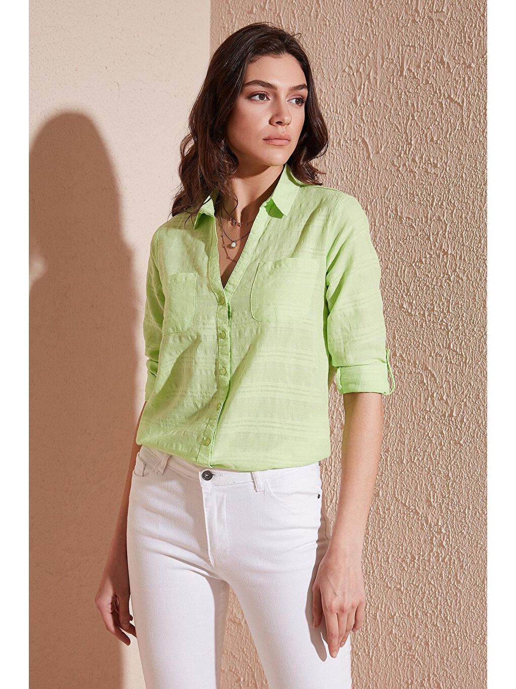 Yeşil Pamuklu Çift Cepli Slim Fit Katlanabilir Kollu İnce Gömlek 514257518