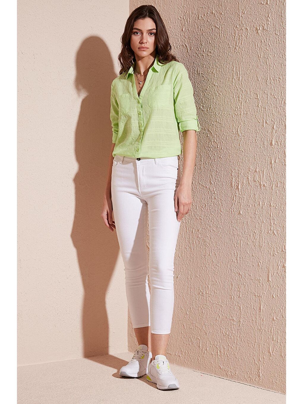 Yeşil Pamuklu Çift Cepli Slim Fit Katlanabilir Kollu İnce Gömlek 514257518-1