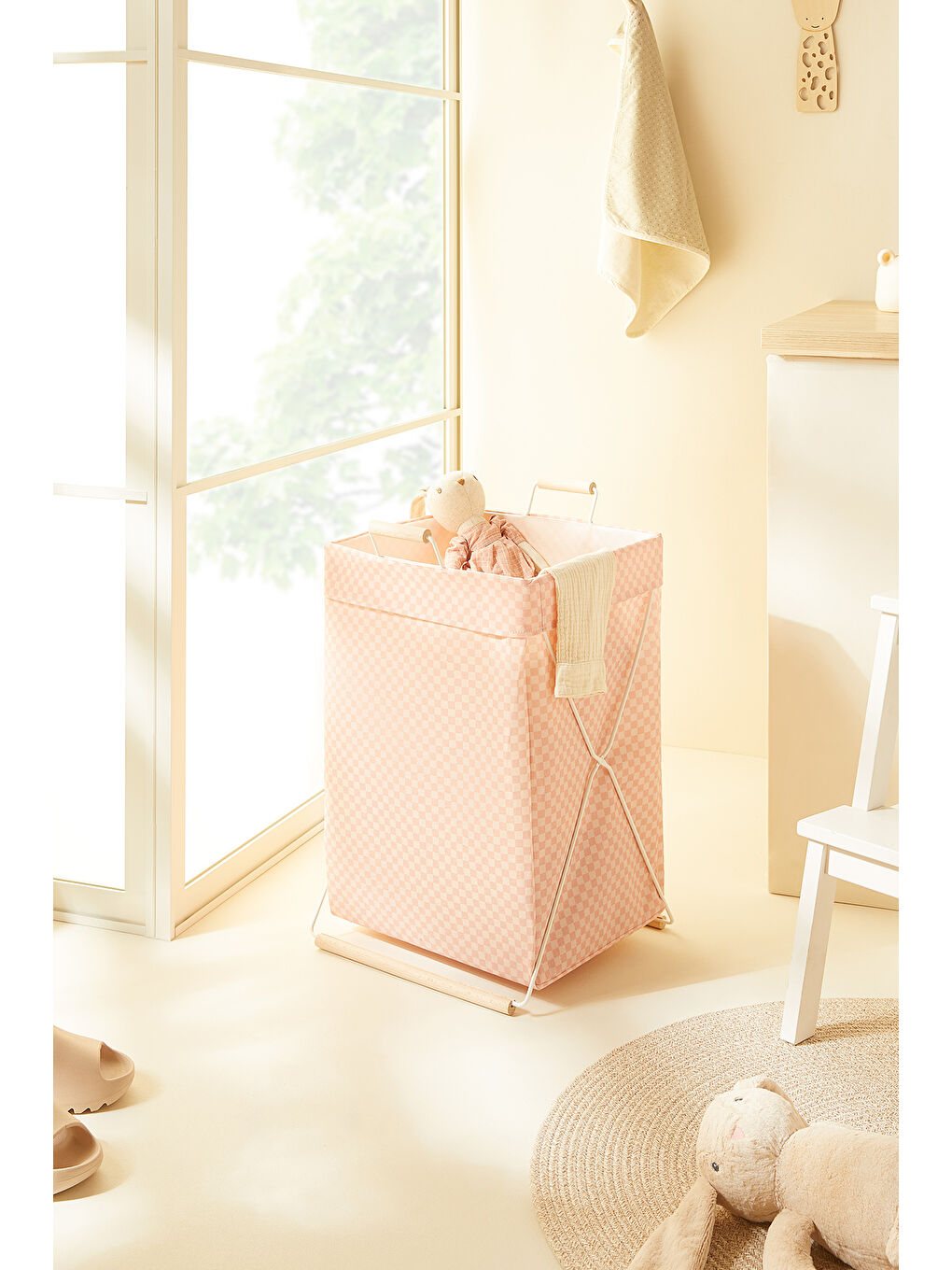 Katlanabilir Metal Destekli Beyaz Renk Pembe Dama Desen Çamaşır Sepeti 36 x 33 x 60 cm