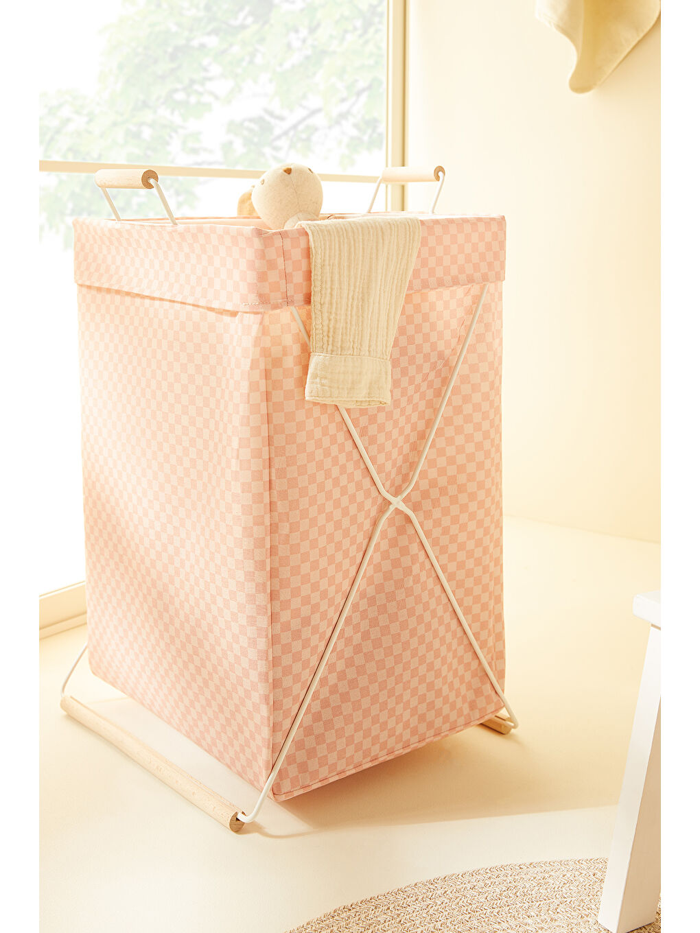 Katlanabilir Metal Destekli Beyaz Renk Pembe Dama Desen Çamaşır Sepeti 36 x 33 x 60 cm-1