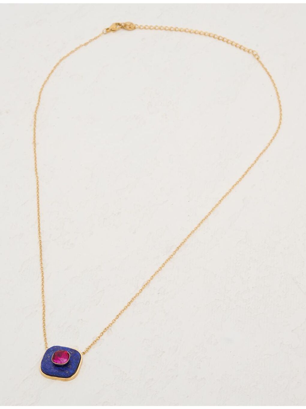 Mor Figürlü Zincir Kolye