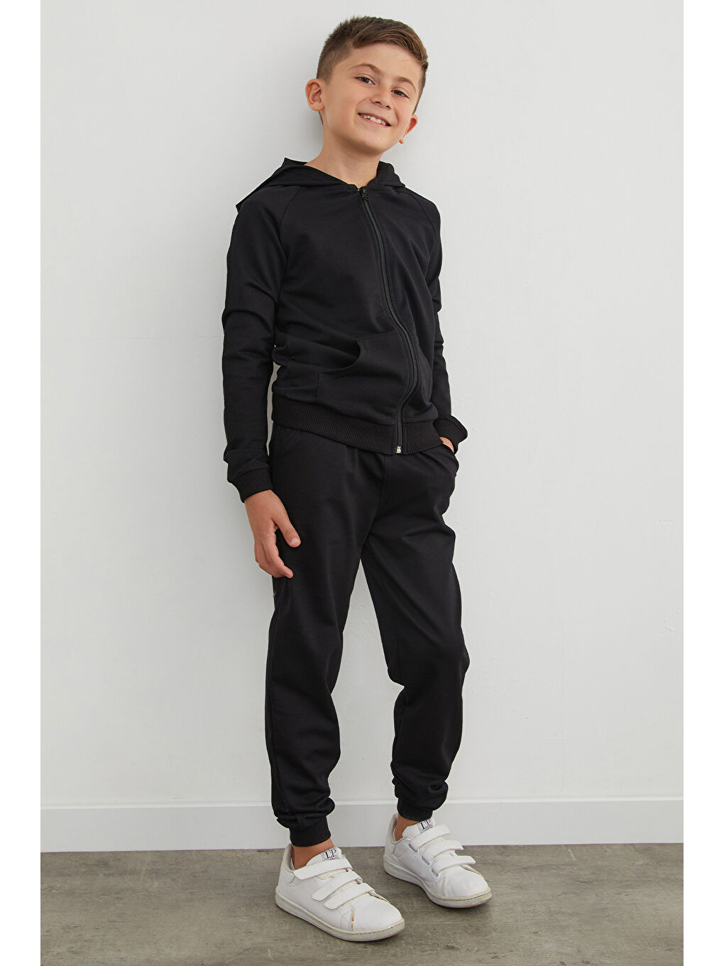 Siyah Kapüşonlu Fermuarlı Unisex Çocuk Eşofman Takımı-3