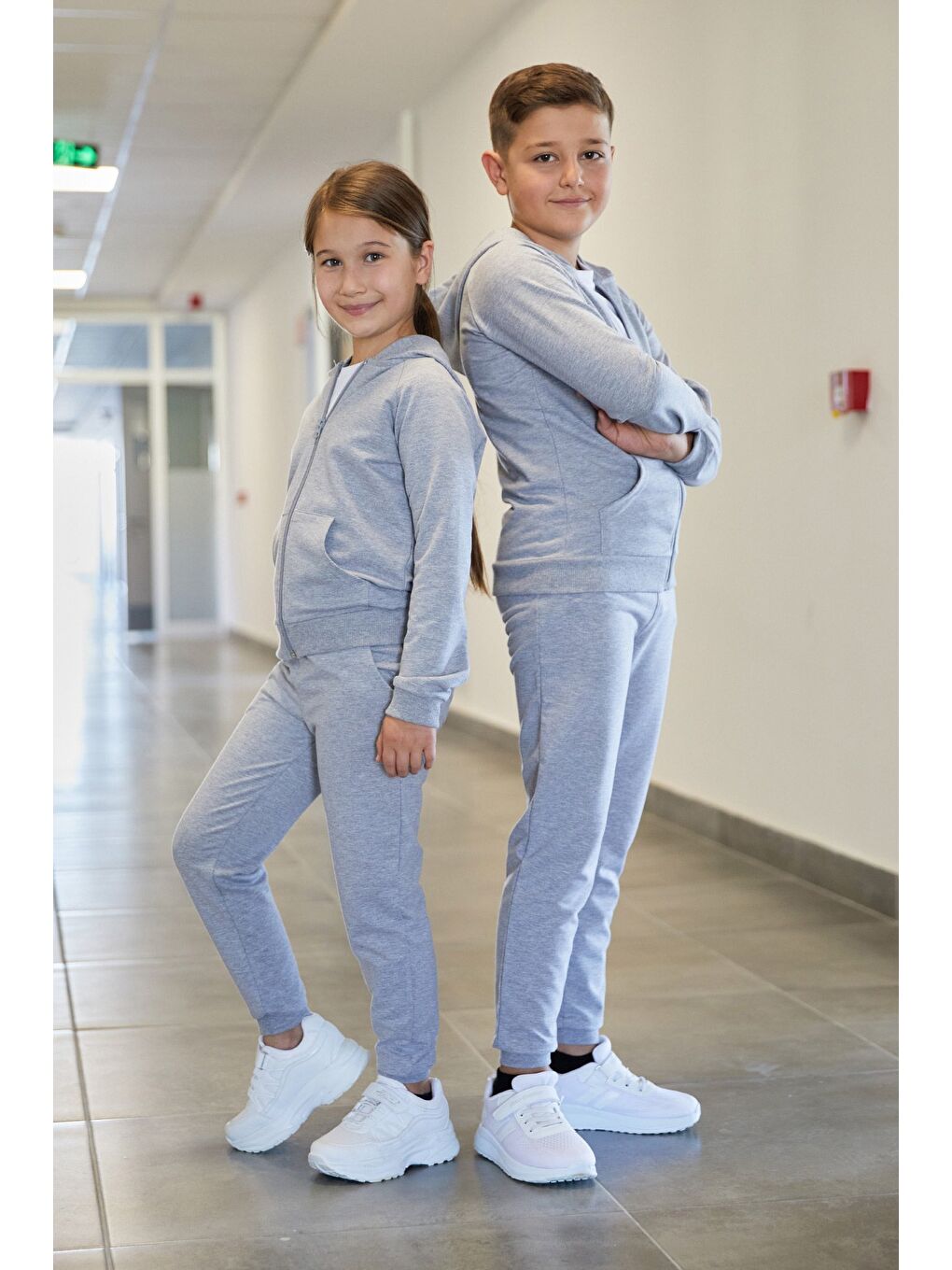 Gri Kapüşonlu Fermuarlı Unisex Çocuk Eşofman Takımı-2