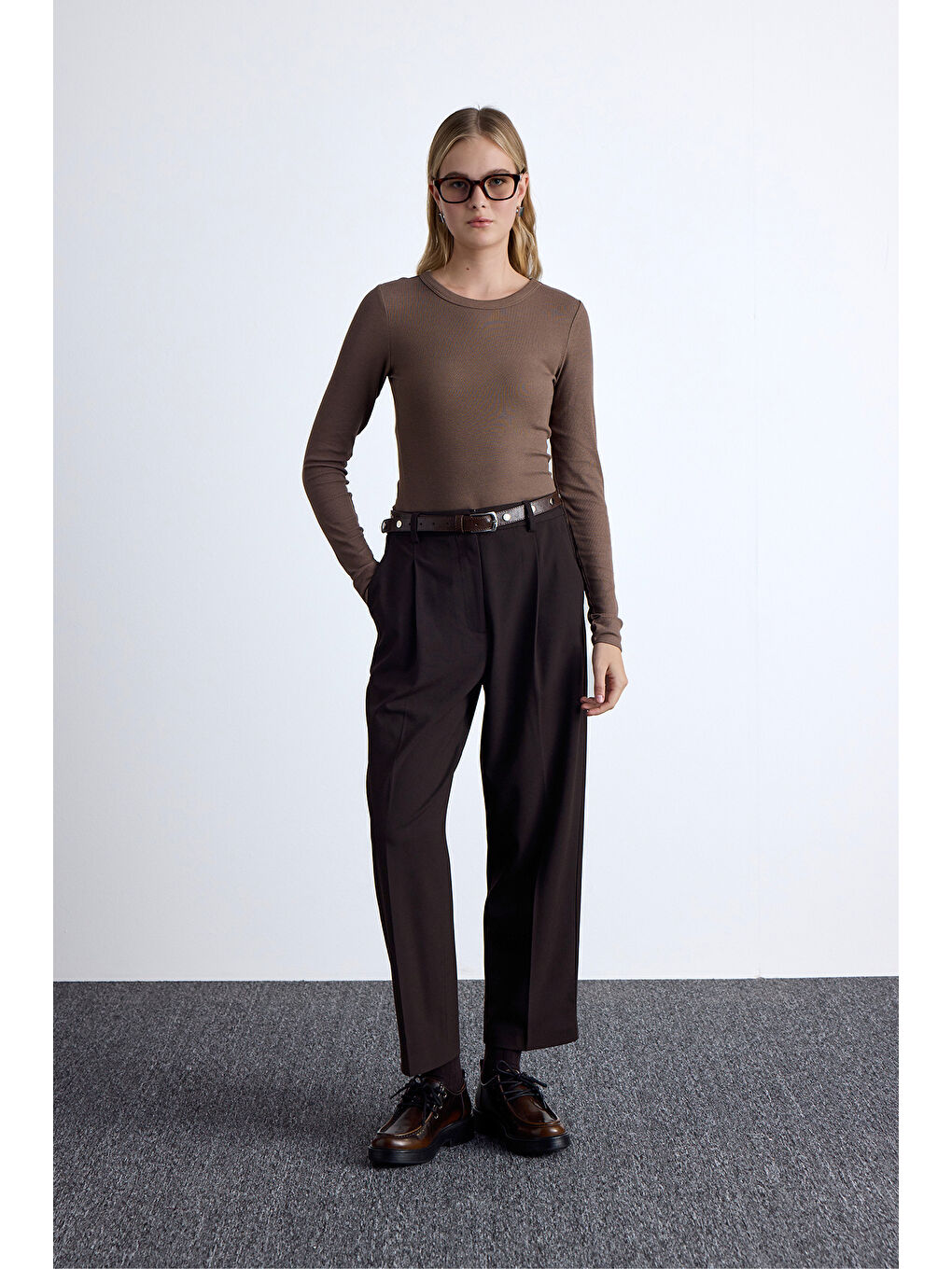 Kahverengi Klasik Kesim Pile Detaylı Pantolon Acı Kahve