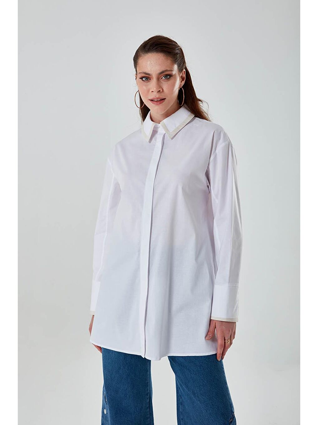 Biye Detaylı Beyaz Gömlek-1