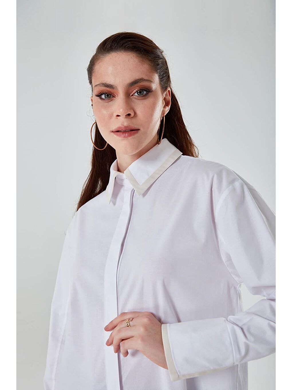 Biye Detaylı Beyaz Gömlek-4