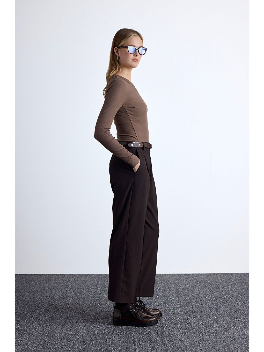 Kahverengi Klasik Kesim Pile Detaylı Pantolon Acı Kahve-2