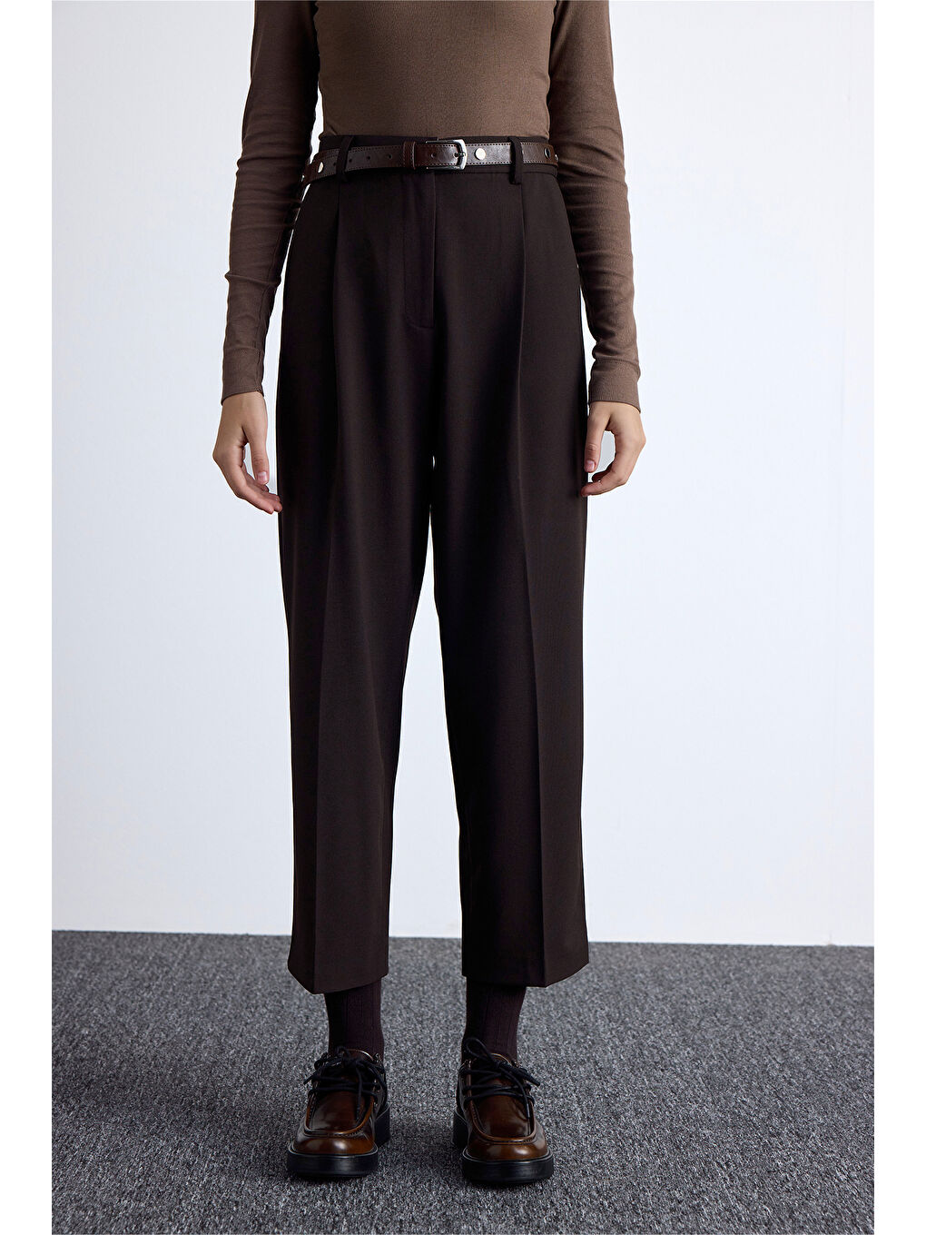 Kahverengi Klasik Kesim Pile Detaylı Pantolon Acı Kahve-3