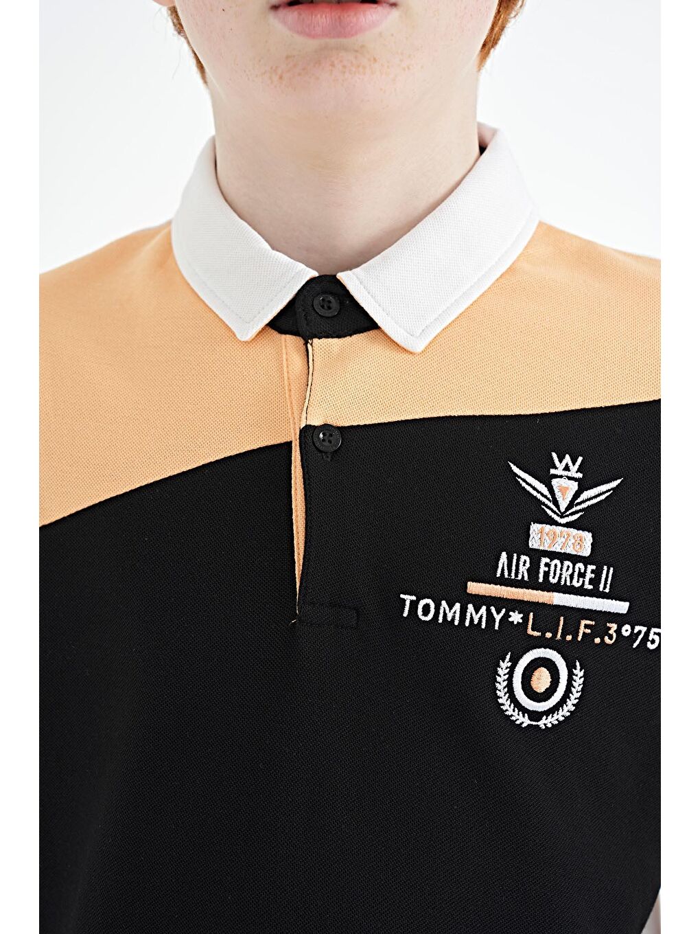 TOMMYLIFE Beyaz Renk Bloklu Nakış Detaylı Standart Kalıp Polo Yaka Erkek Çocuk T-Shirt - 11088 - 1