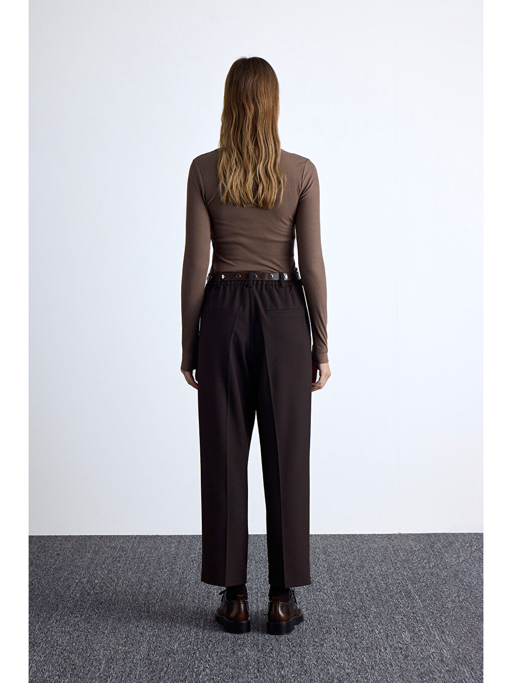 Kahverengi Klasik Kesim Pile Detaylı Pantolon Acı Kahve-4